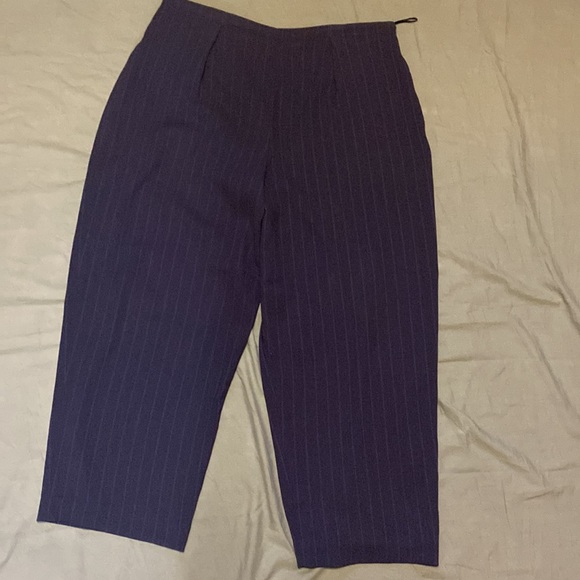 Valerie Stephens woman navy pinstripe suit - Picture 5 of 11